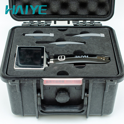 Carte SD 32 gigaoctets de laryngoscope d'anesthésie visuelle tenue dans la main d'Endoscope